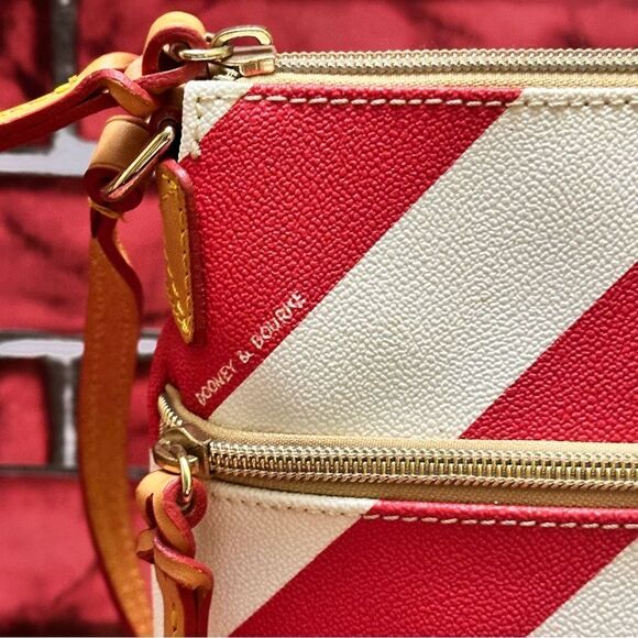 DOONEY & BOURKE Leather Chevron Striped Crossbody Bag - Picture 3 of 16